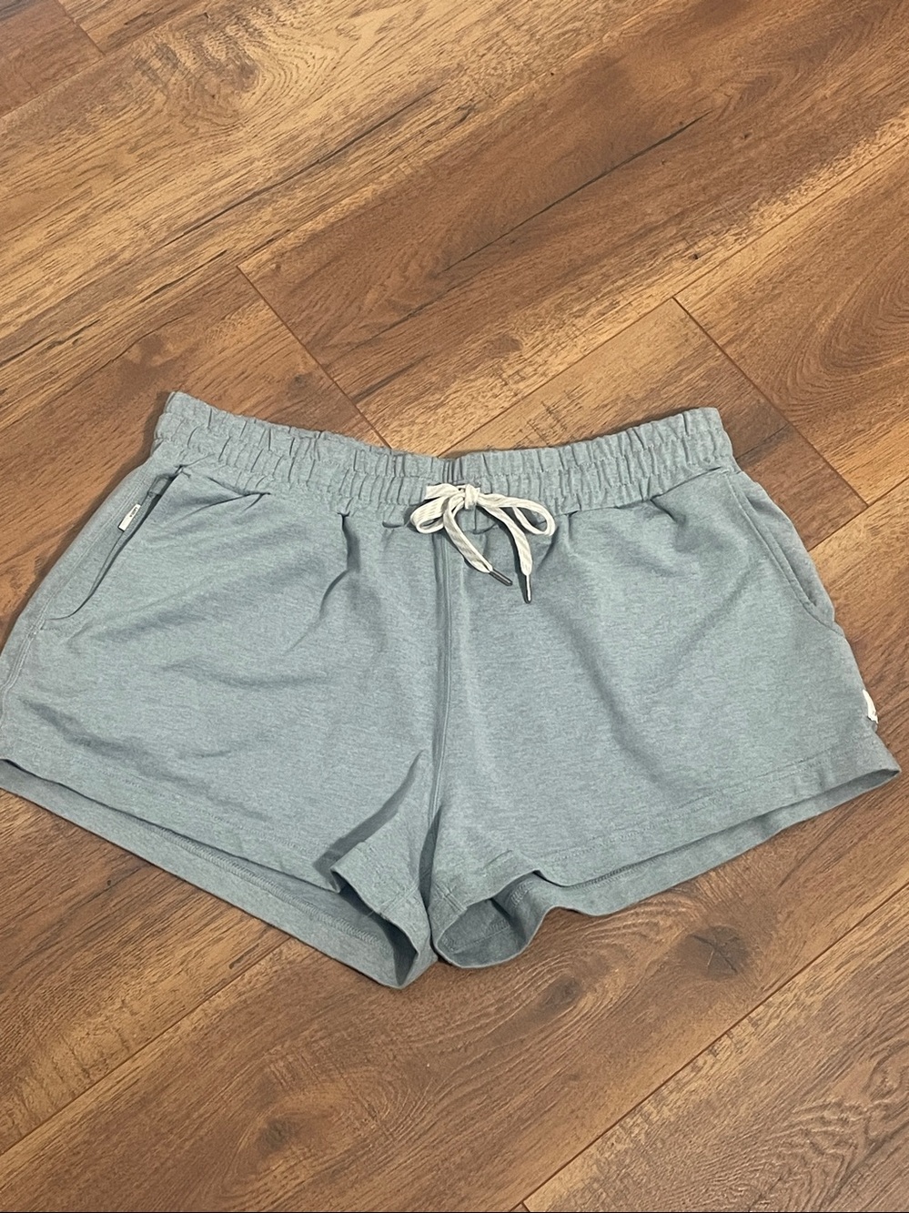 2 Pair Vuori Shorts Size Small - Picture 9 of 14